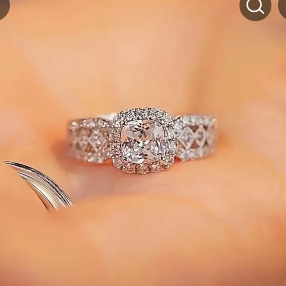 1 Carat Moissanite, S925 Sterling Silver Ring, Size 7 - Picture 2 of 8